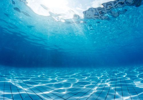 Interior de una piscina